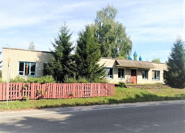 Асобна стаячае будынак у Камянецкам раёне ( Брэсцкая вобласць ). Плошчу 451,5 м2